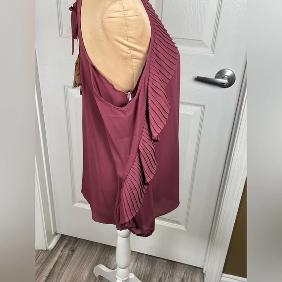 Entro Burgundy Cold Shoulder Top - Picture 6 of 10
